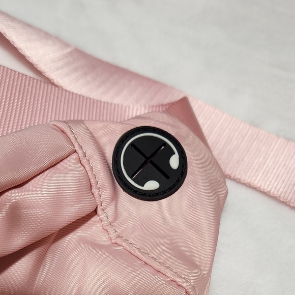 NWOT Large Pink Crossbody Fanny Pack with 4-Zipper Pockets - Picture 3 of 5